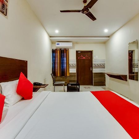 Hotel Oyo Akshaya Nest Vijayawāda Esterno foto