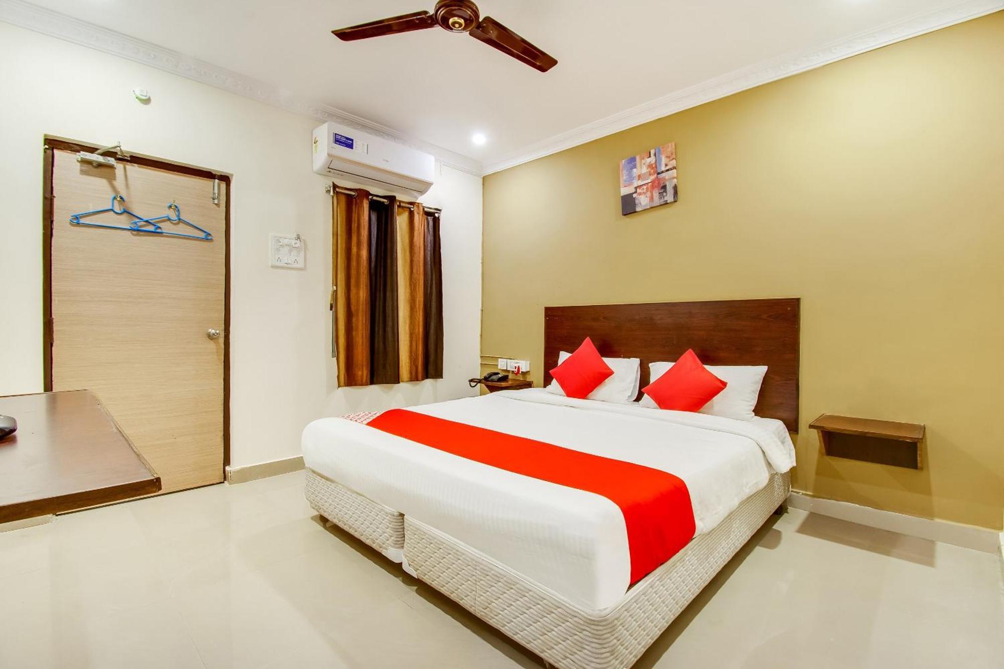 Hotel Oyo Akshaya Nest Vijayawāda Esterno foto