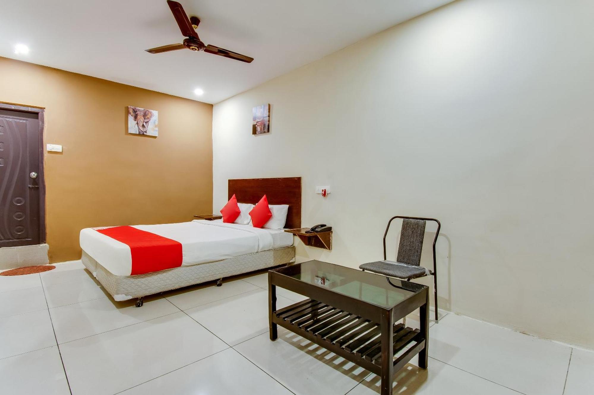 Hotel Oyo Akshaya Nest Vijayawāda Esterno foto