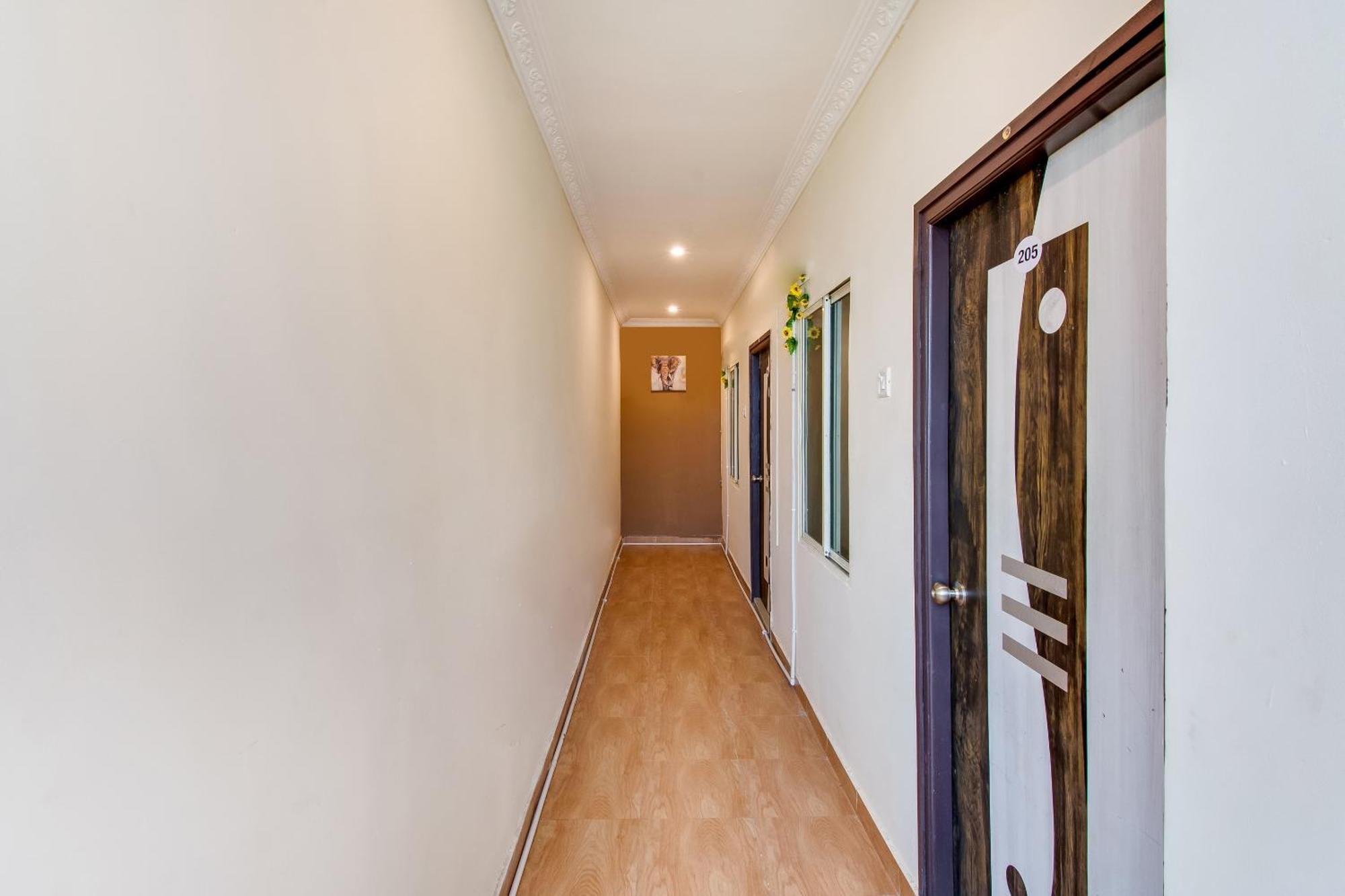 Hotel Oyo Akshaya Nest Vijayawāda Esterno foto