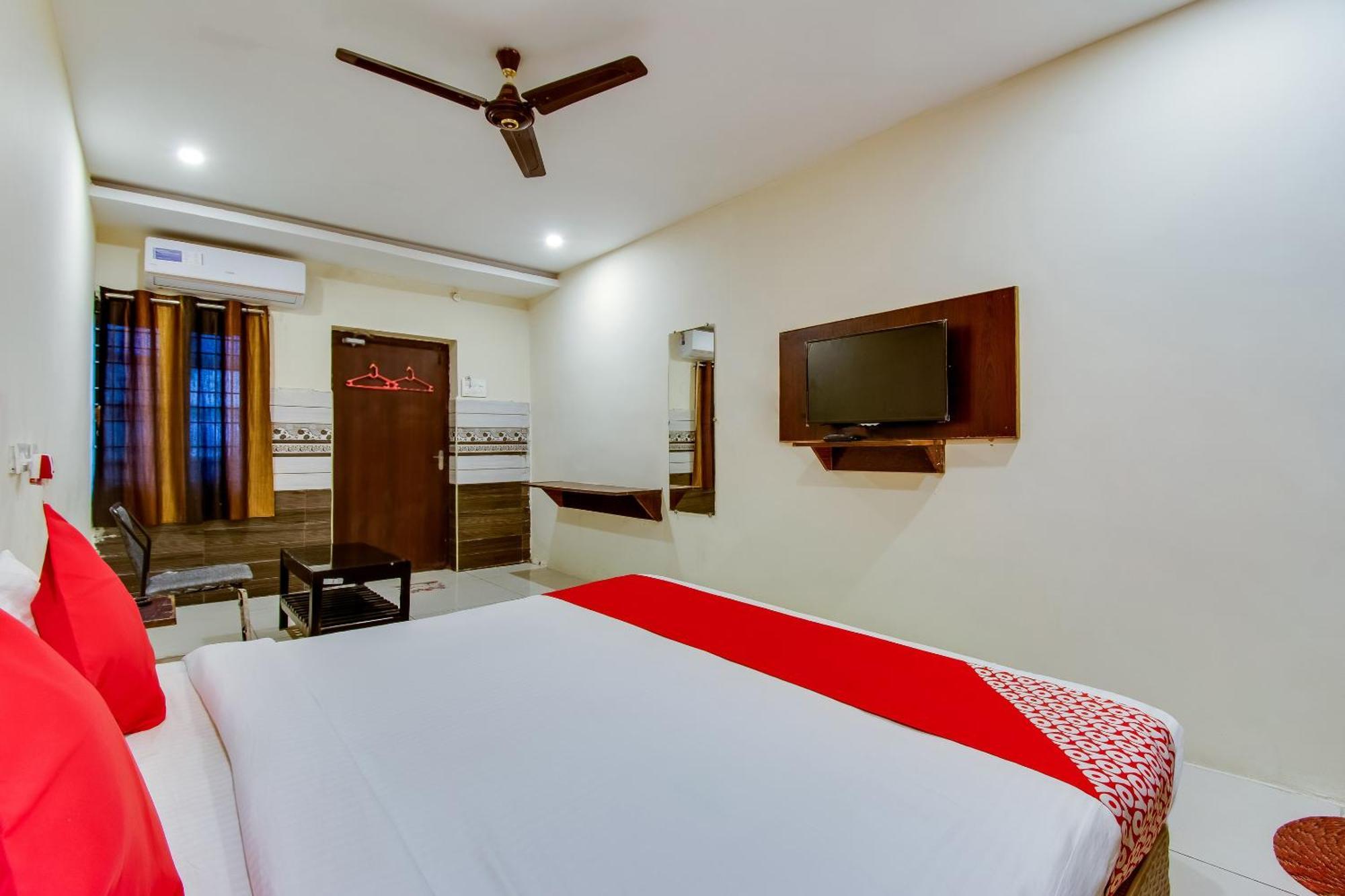 Hotel Oyo Akshaya Nest Vijayawāda Esterno foto
