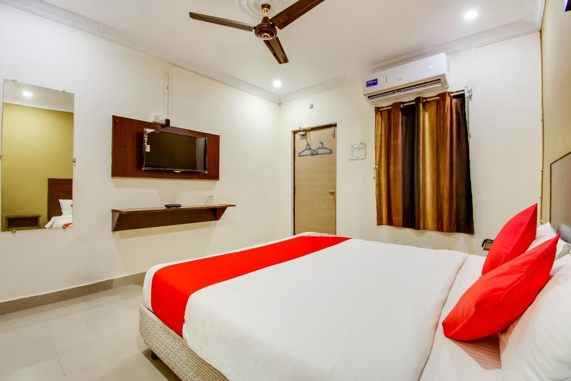 Hotel Oyo Akshaya Nest Vijayawāda Esterno foto