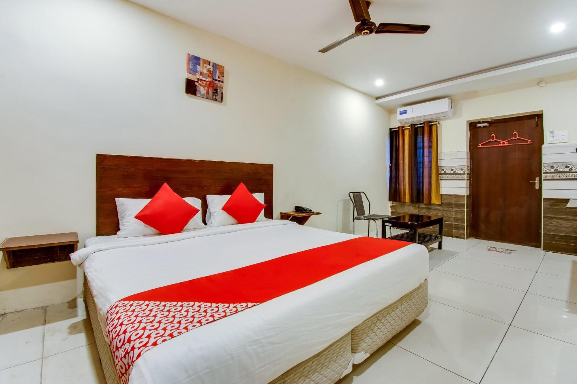 Hotel Oyo Akshaya Nest Vijayawāda Esterno foto