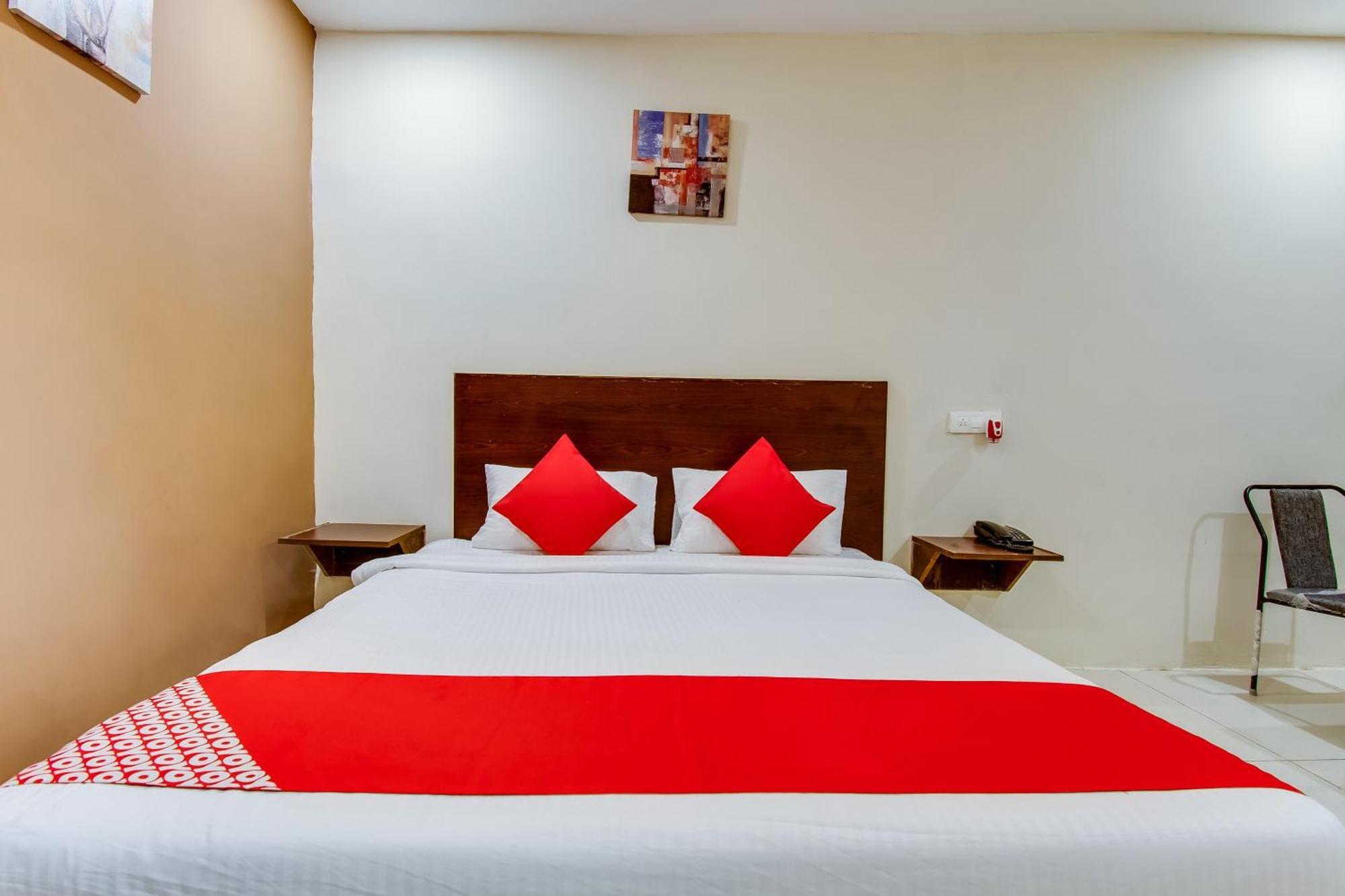 Hotel Oyo Akshaya Nest Vijayawāda Esterno foto
