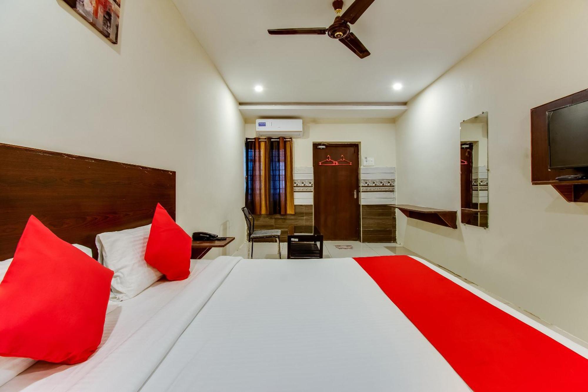 Hotel Oyo Akshaya Nest Vijayawāda Esterno foto