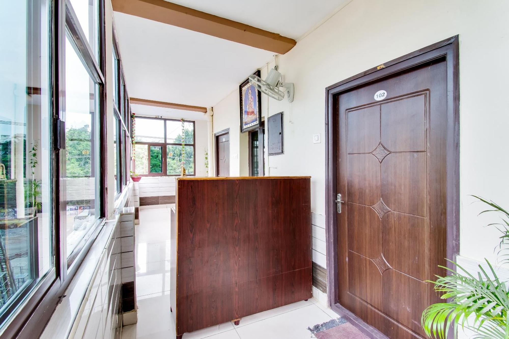 Hotel Oyo Akshaya Nest Vijayawāda Esterno foto